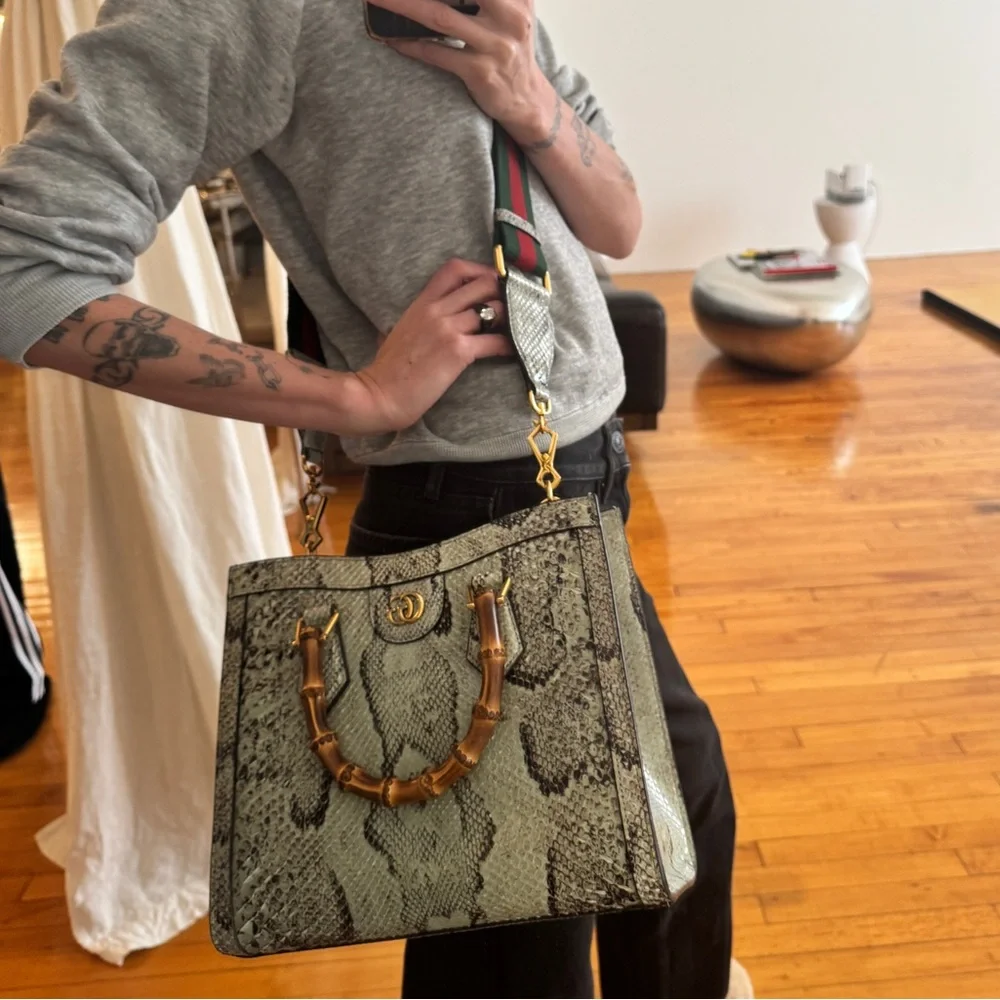 Authentic Gucci Small Diana in blue python - Picture 5 of 6